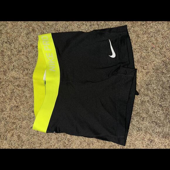 Nike Women's Dri-Fit Pro 3 Big Dot Training Shorts - Picture 1 of 12